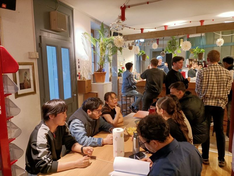 Un café du soir à la Maison de quartier de Plainpalais